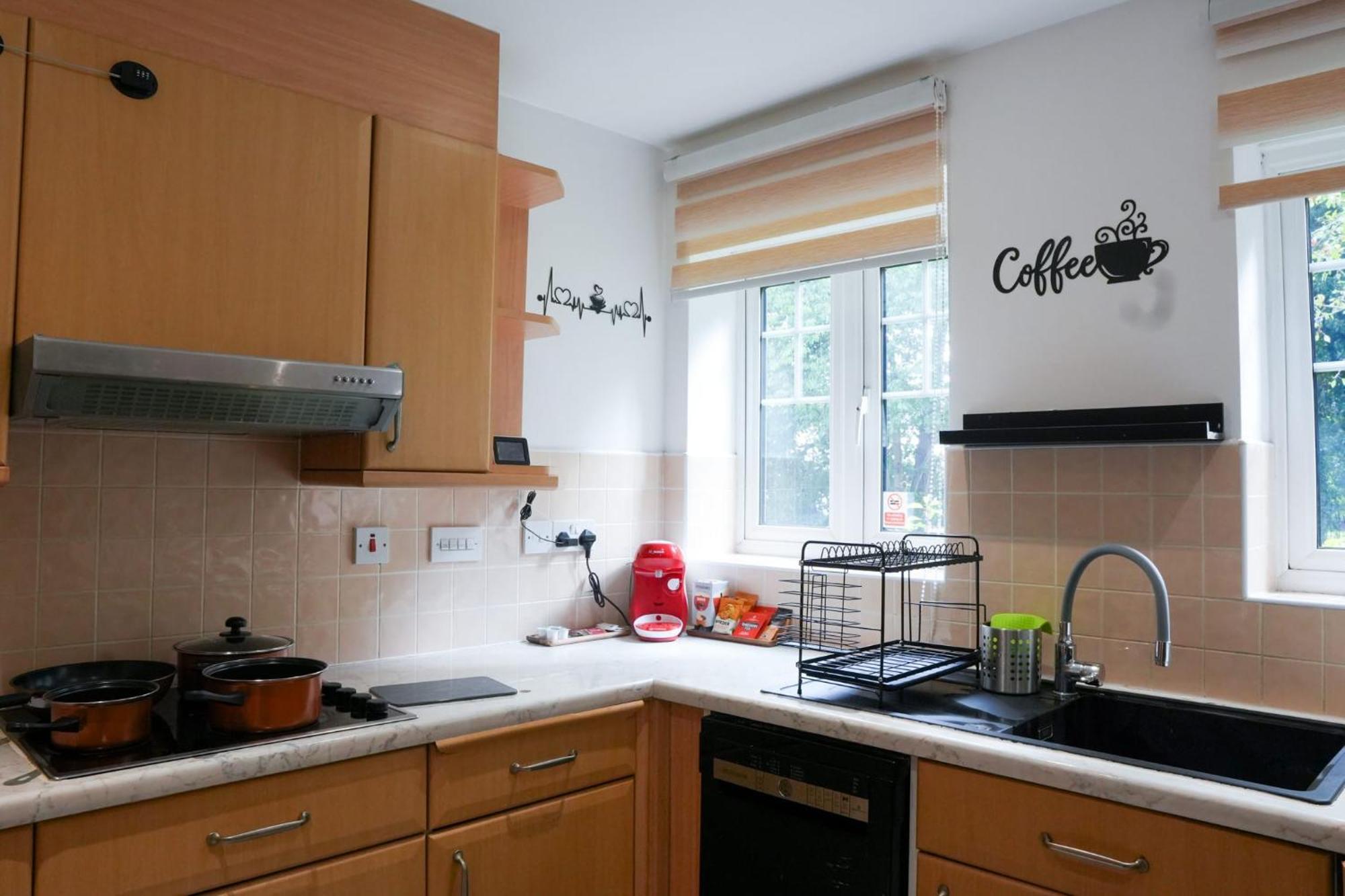 Whole 2-Bed Apartment - Contractors, Professionals, Ulez Free, Free Parking, B'Ham City 10Mins Birmingham Zewnętrze zdjęcie