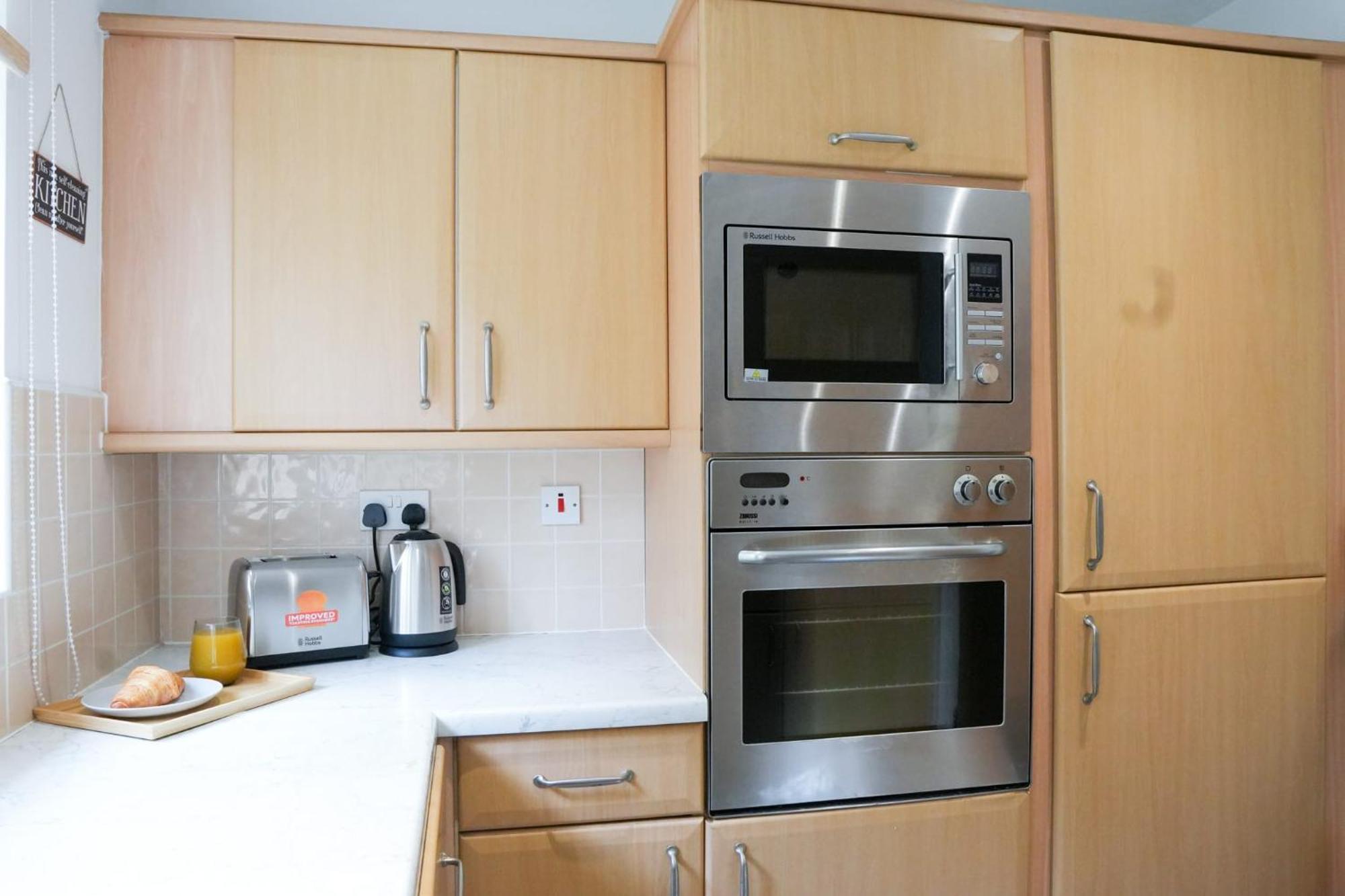 Whole 2-Bed Apartment - Contractors, Professionals, Ulez Free, Free Parking, B'Ham City 10Mins Birmingham Zewnętrze zdjęcie