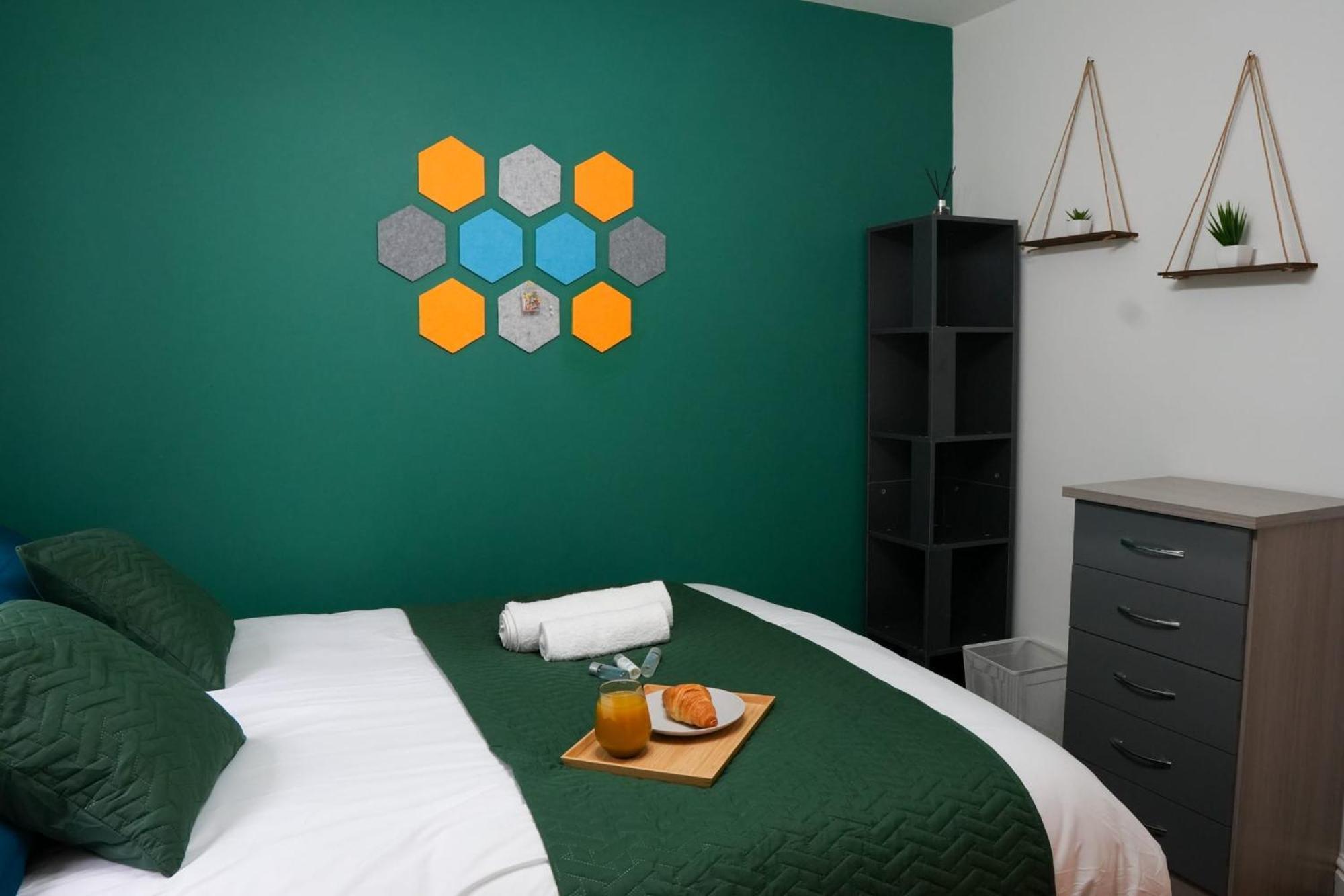 Whole 2-Bed Apartment - Contractors, Professionals, Ulez Free, Free Parking, B'Ham City 10Mins Birmingham Zewnętrze zdjęcie